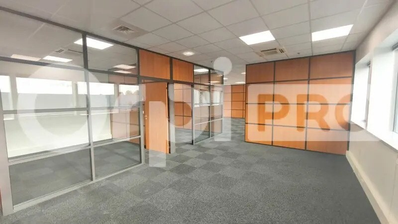 Industrial in Les Ulis for lease - Interior Photo - Image 3 of 5