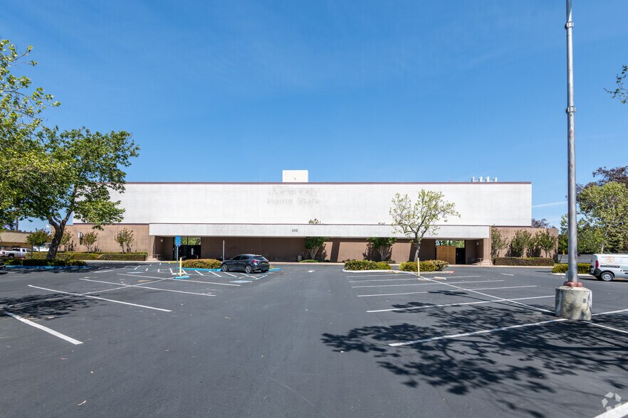 685 Contra Costa Blvd, Pleasant Hill, CA à louer - Photo du bâtiment - Image 1 de 4