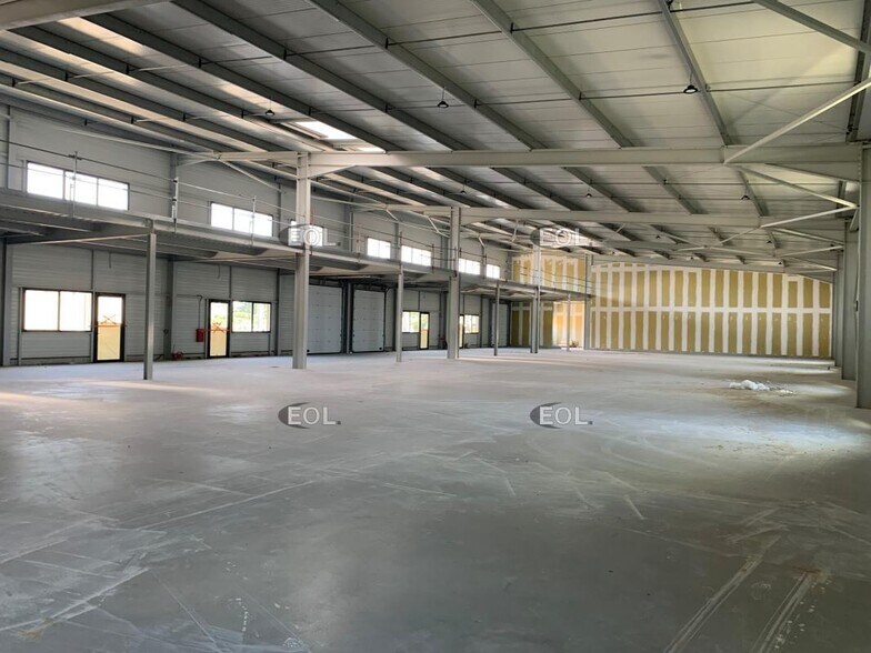 Flex in Avignon for lease - Interior Photo - Image 2 of 2