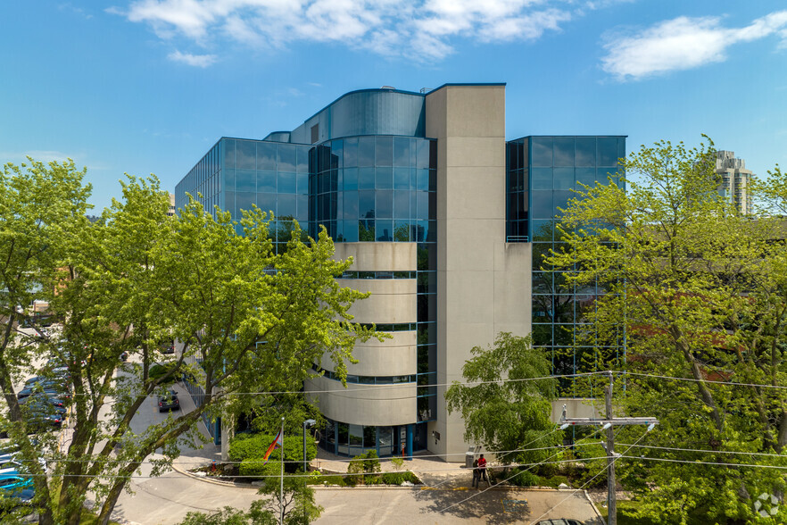 41 Valleybrook Dr, Toronto, ON for lease - Building Photo - Image 1 of 4