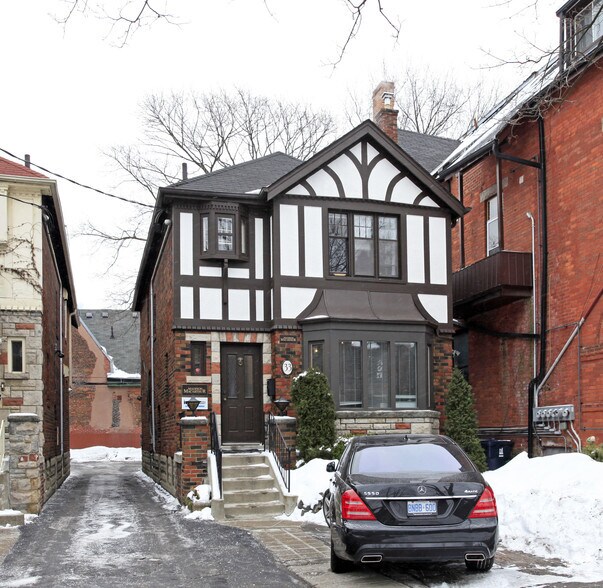 33 Madison Ave, Toronto, ON for sale - Primary Photo - Image 1 of 1