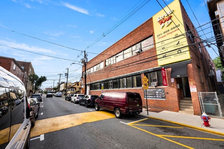 72 68th St, Guttenberg, NJ à louer - Photo du bâtiment - Image 3 de 28