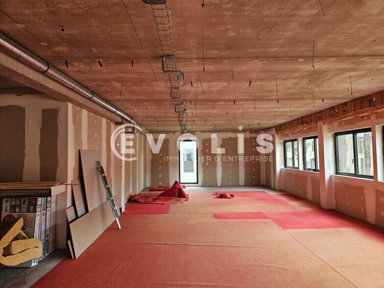Office in Les Ulis for lease - Interior Photo - Image 2 of 10