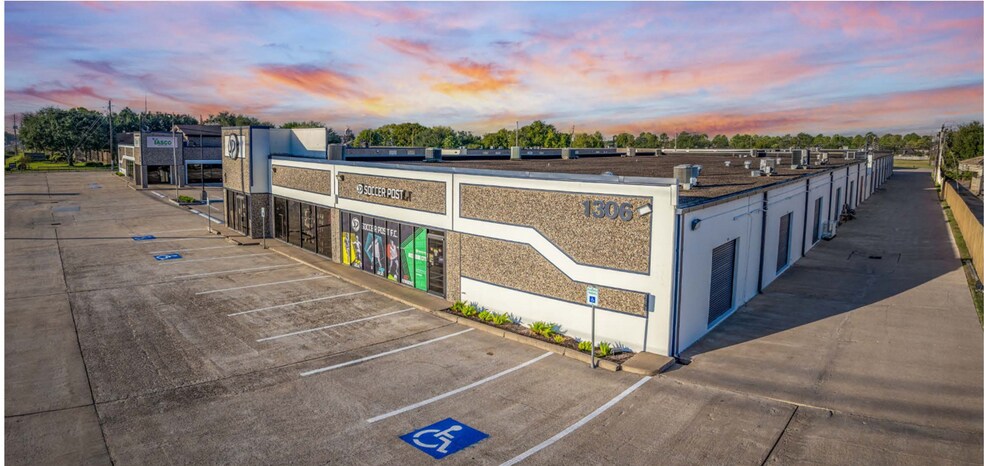 1306 Fm-1092, Missouri City, TX à louer - Photo du bâtiment - Image 2 de 4