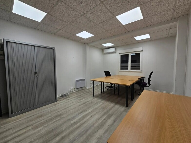 Office in Meaux for lease - Interior Photo - Image 2 of 10