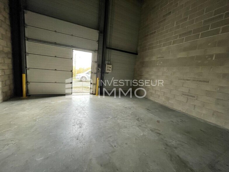 Flex in Saint-Fargeau-Ponthierry for lease - Interior Photo - Image 3 of 11