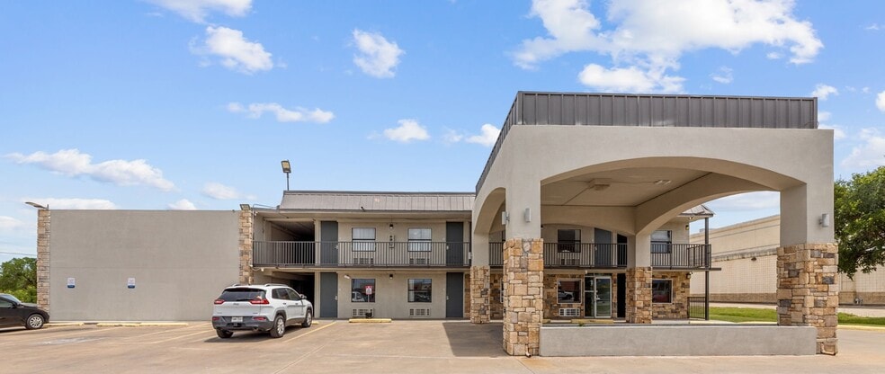 108 FM 1821, Mineral Wells, TX à vendre - Photo du bâtiment - Image 2 de 24
