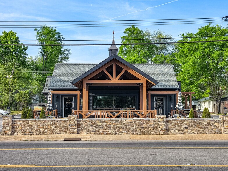 320 W College St, Pulaski, TN à vendre - Photo du bâtiment - Image 2 de 45