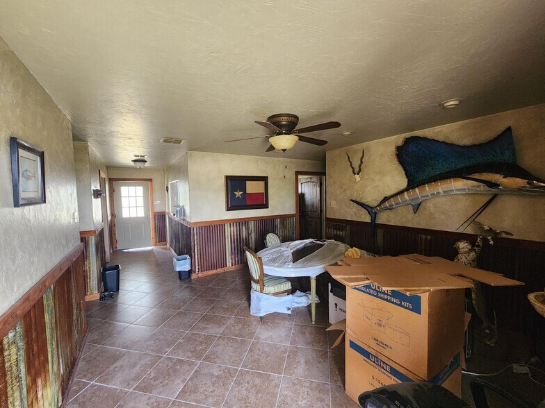 2620 E Corral Ave, Kingsville, TX à louer - Photo intérieure - Image 2 de 22