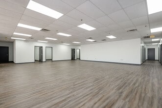 2213 E Pioneer Dr, Irving, TX à louer Photo intérieure- Image 2 de 13