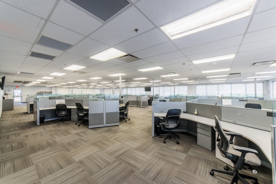 224 JB Hunt Corporate Dr, Lowell, AR for lease - Interior Photo - Image 2 of 7