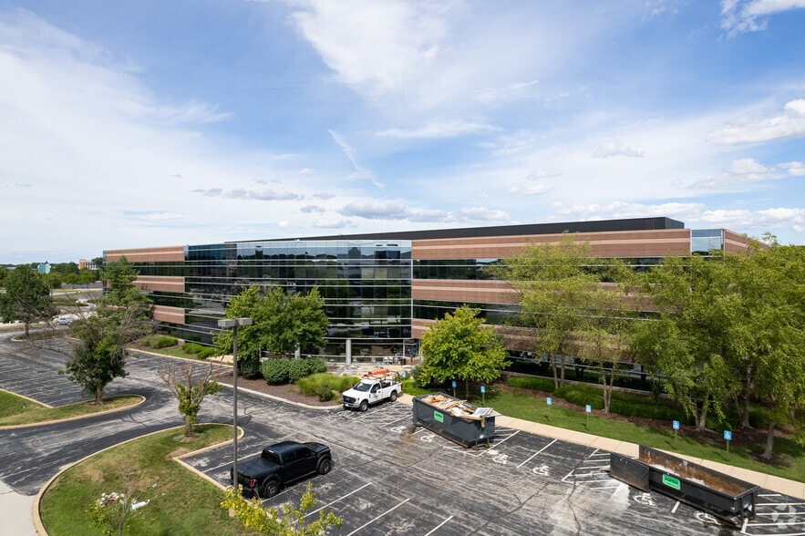 13640-13690 Riverport Dr, Maryland Heights, MO à louer - Photo du bâtiment - Image 3 de 17