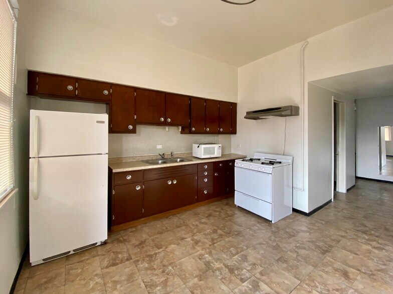 4119 W Montrose Ave, Chicago, IL à vendre - Photo intérieure - Image 2 de 12