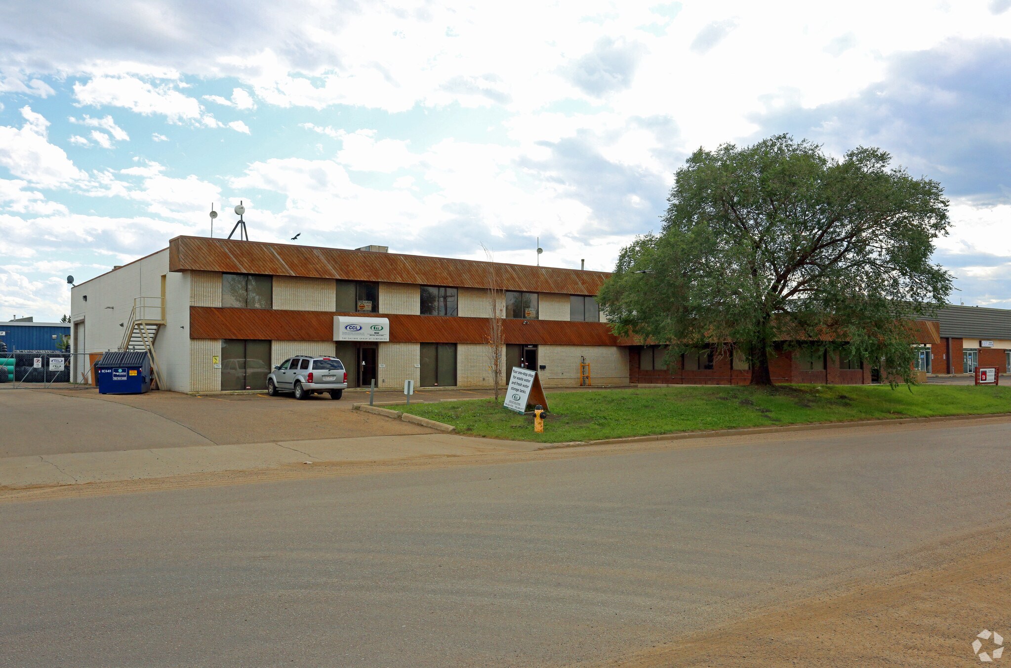 4403 68th Ave NW, Edmonton, AB for sale Primary Photo- Image 1 of 1