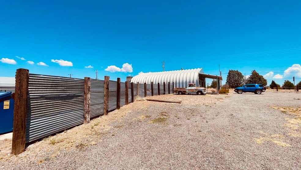 1613 W San Antonio St, Marfa, TX à vendre - Photo du bâtiment - Image 3 de 55