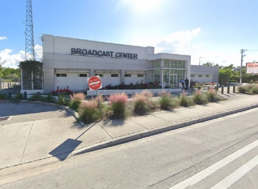 2824 Palm Beach Blvd, Fort Myers, FL for sale - Building Photo - Image 2 of 6