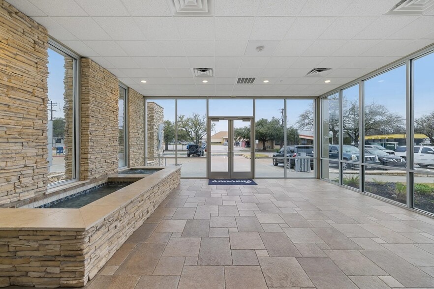 2800 S Texas Ave, Bryan, TX for lease - Interior Photo - Image 2 of 8