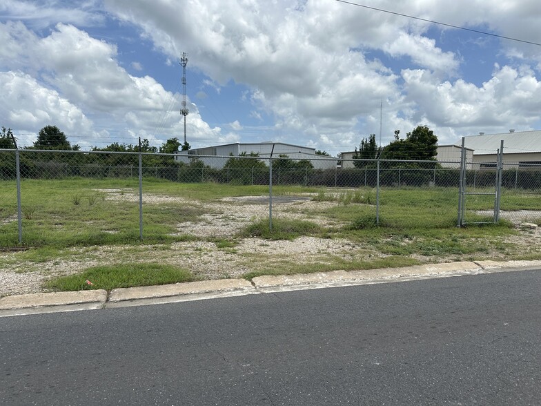 200 Pierce St, Lafayette, LA for sale - Primary Photo - Image 1 of 3