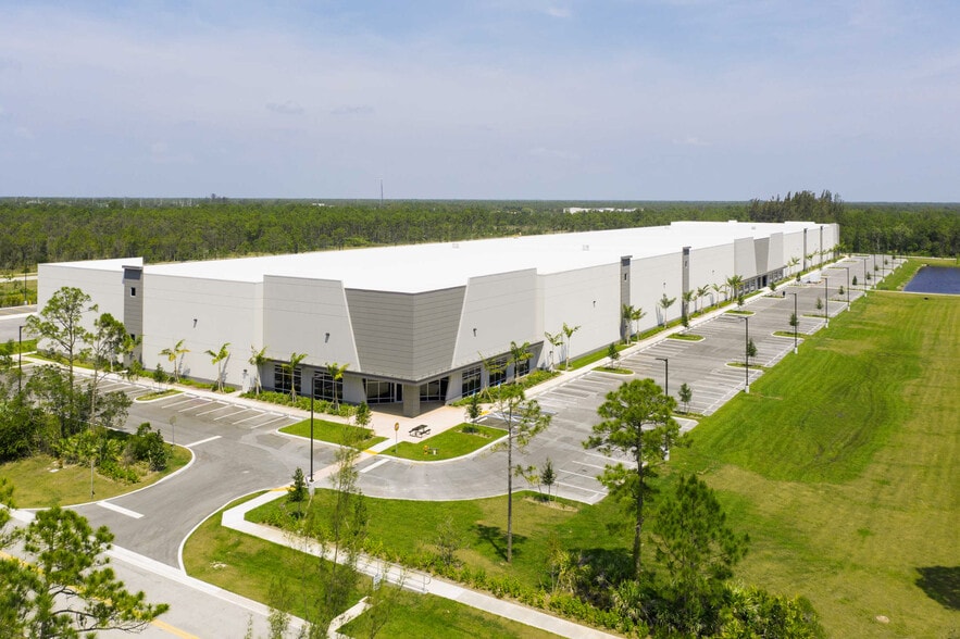 15335 Park Of Commerce Blvd, Jupiter, FL for lease - Building Photo - Image 1 of 6