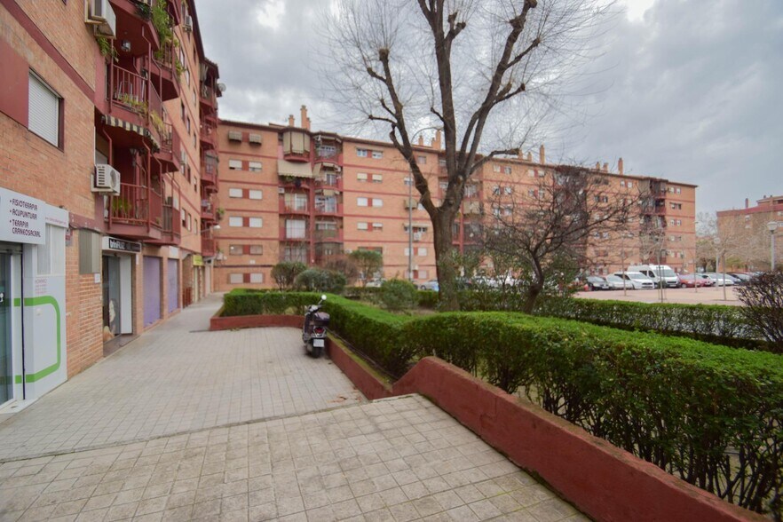 Plaza Poeta Garcilaso de la Vega, 6, Granada, Granada for sale - Building Photo - Image 3 of 47