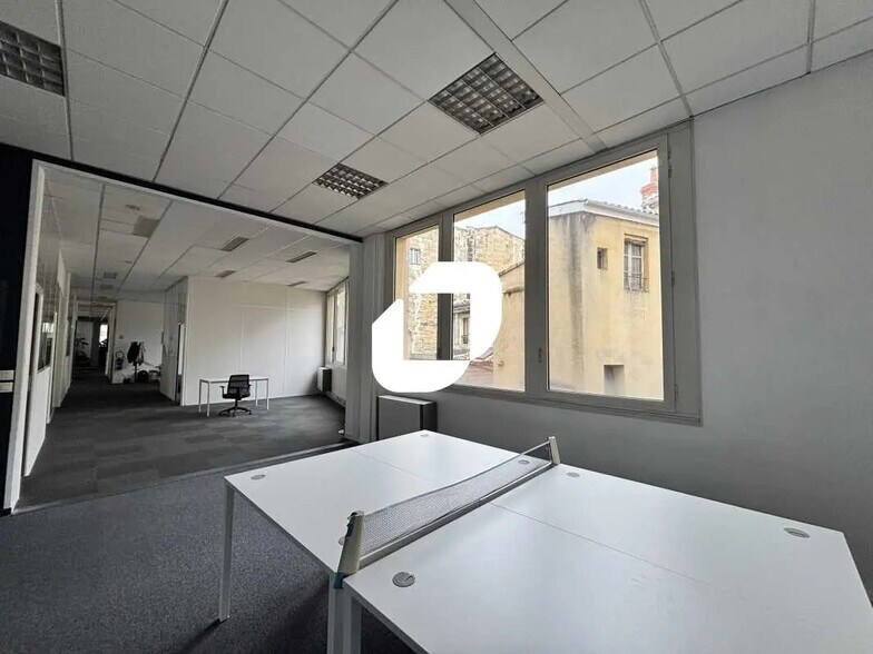 Office in Bordeaux for lease - Interior Photo - Image 3 of 13