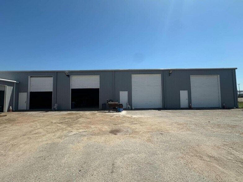 9941A Rowlett Rd, Houston, TX à louer - Photo du bâtiment - Image 2 de 22