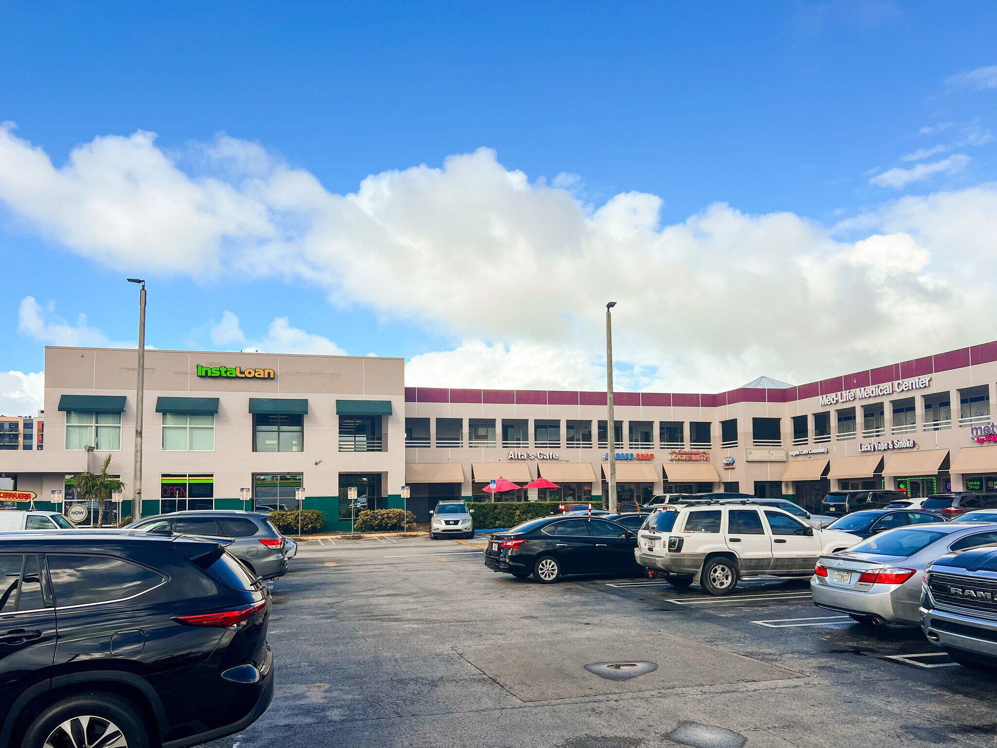 745-899 NW 37th Ave, Miami, FL à louer Photo du bâtiment- Image 1 de 4