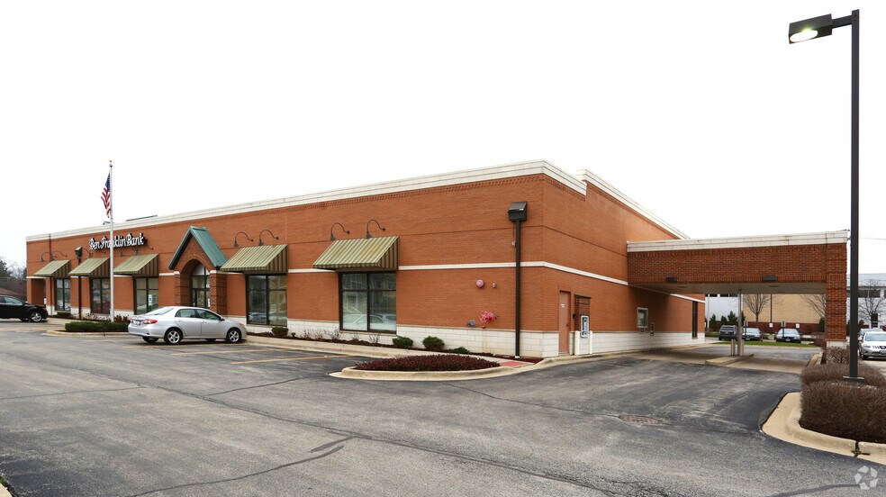830 E Kensington Rd, Arlington Heights, IL à louer - Photo du bâtiment - Image 2 de 4