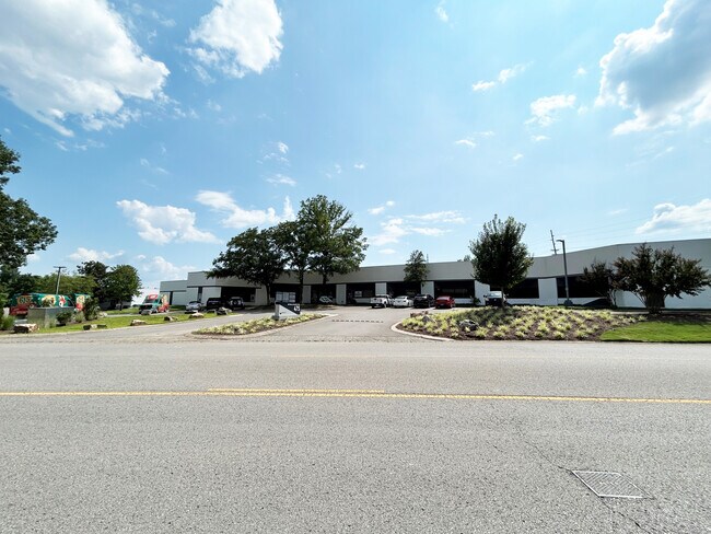 Plus de détails pour 475 Metroplex Dr, Nashville, TN - Bureau, Local d'activités à louer