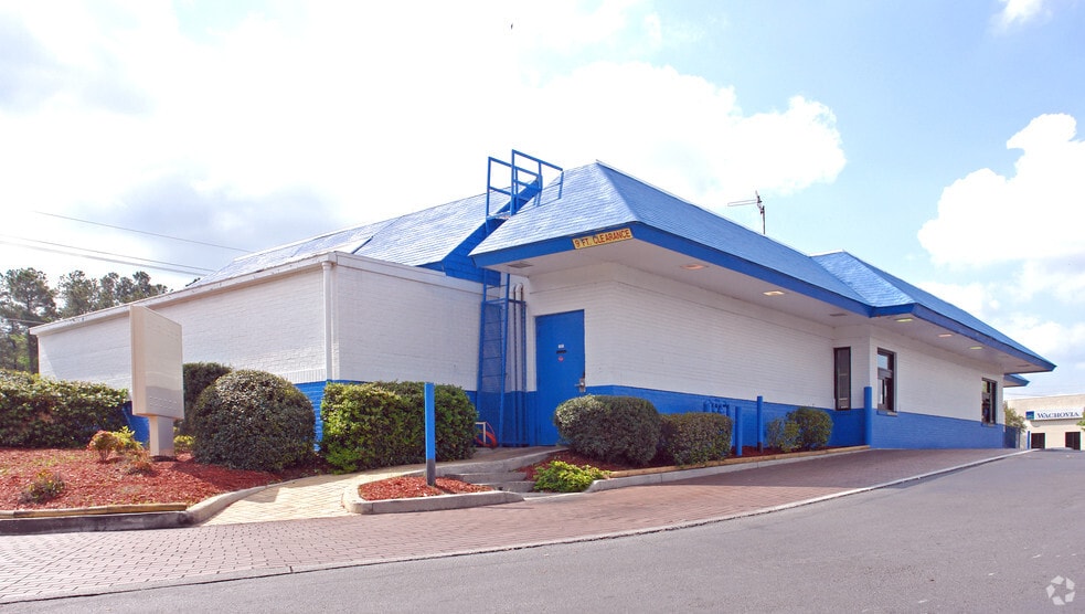 9009 Two Notch Rd, Columbia, SC for sale - Building Photo - Image 2 of 3