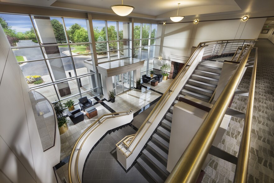 7400 E Crestline Cir, Greenwood Village, CO à louer - Hall d’entrée - Image 2 de 4