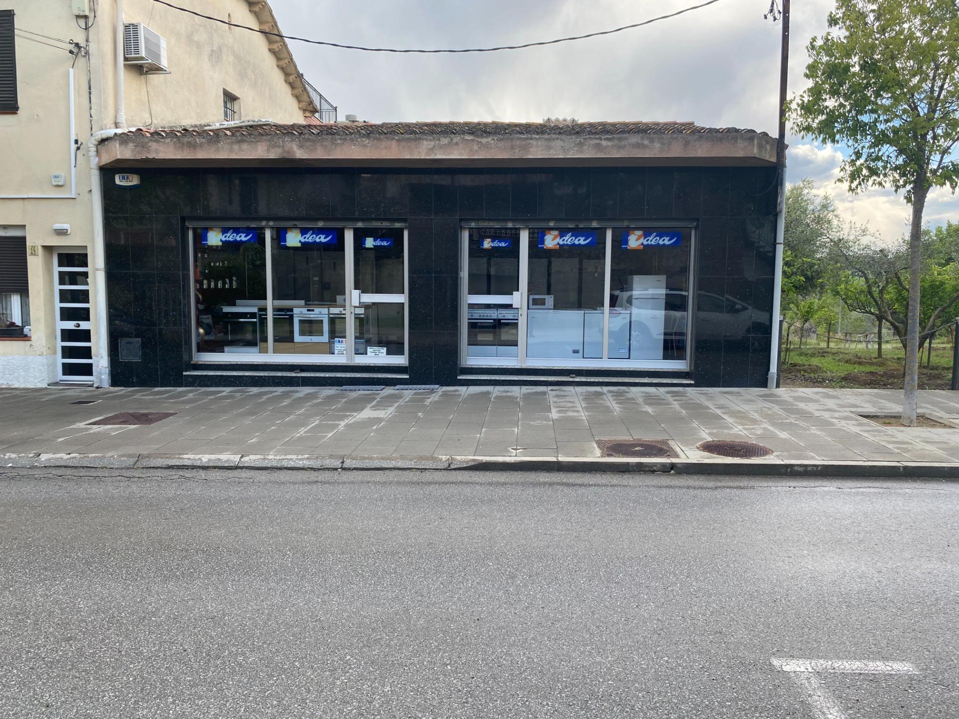 Commerce de détail dans La Roca del Vallès, Barcelona à louer Photo du bâtiment- Image 1 de 3