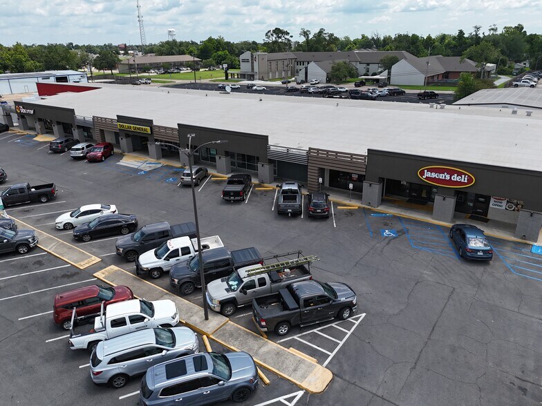 3529 Ryan St, Lake Charles, LA à louer - Photo du bâtiment - Image 2 de 2