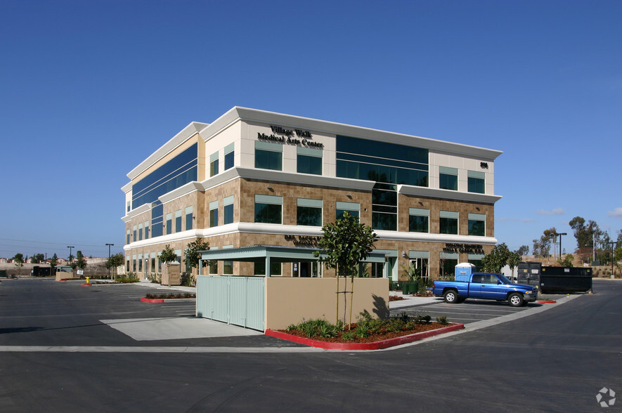 890 Eastlake Pky, Chula Vista, CA for lease - Building Photo - Image 2 of 4