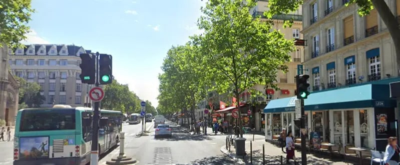 Retail in Paris for lease - Building Photo - Image 1 of 2