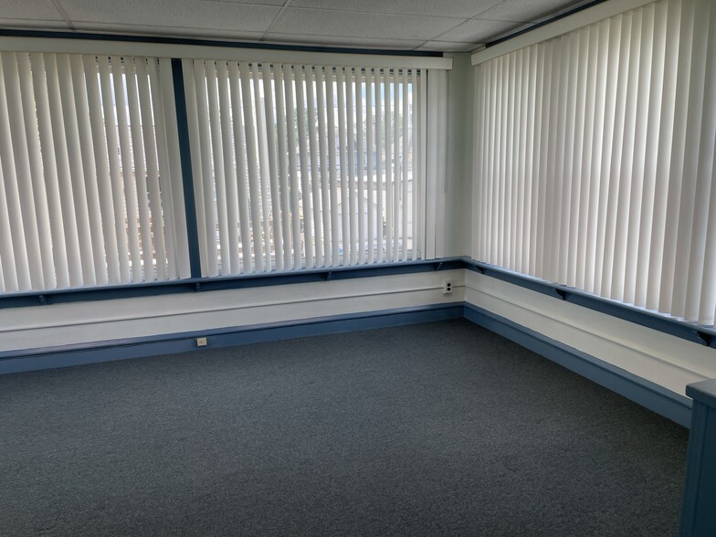 414 W Main St, Lansdale, PA for lease - Interior Photo - Image 3 of 16