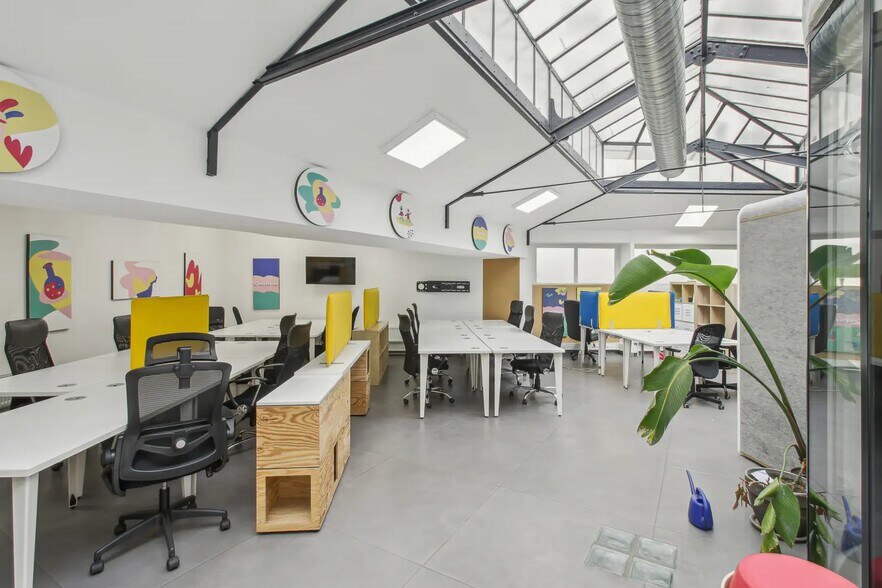 27 Rue De Citeaux, Paris à vendre - Photo du bâtiment - Image 2 de 12