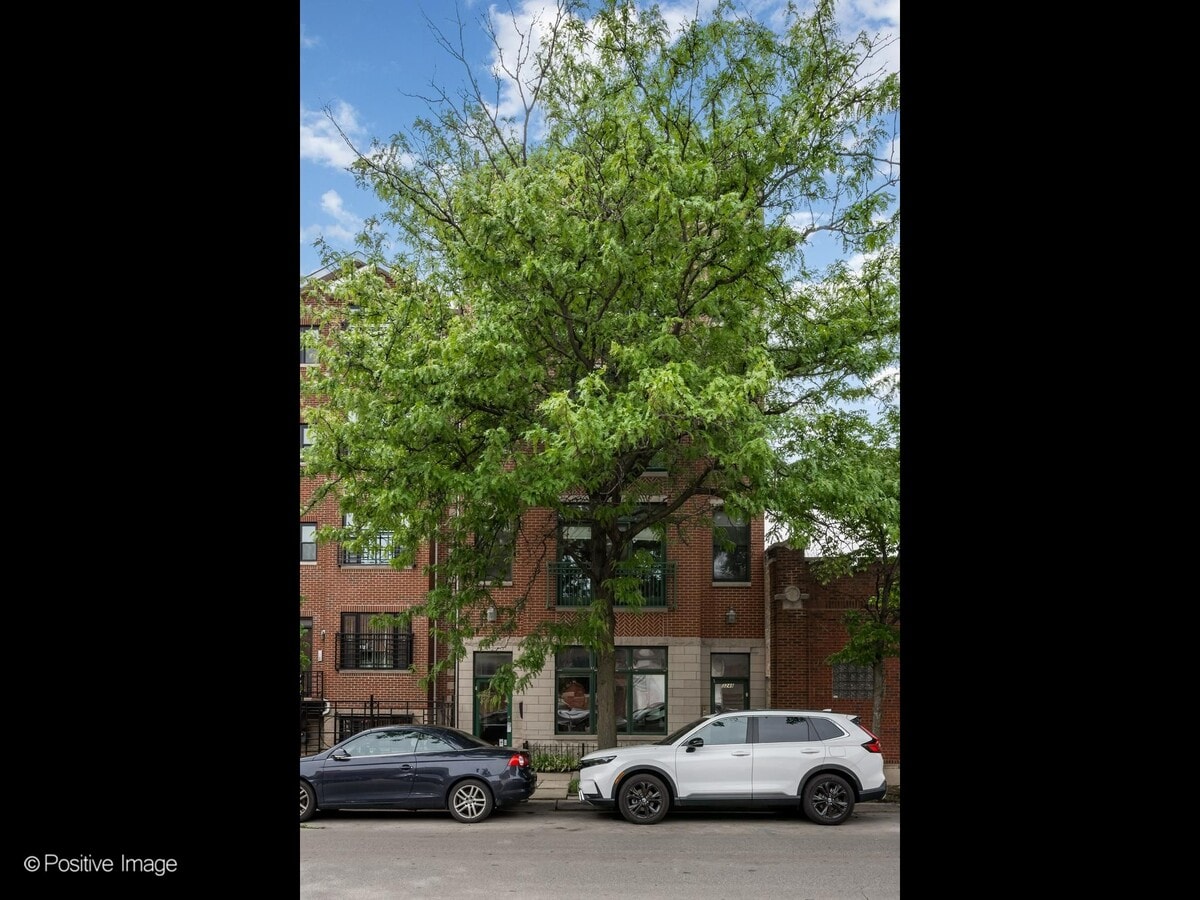 3248 N Sheffield Ave, Chicago, IL 60657 - Unité 1 -  - Photo intérieure - Image 2 of 20