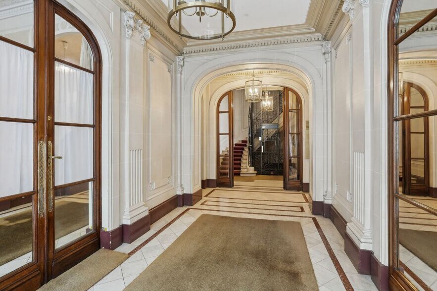 1-3 Rue De Penthièvre, Paris for lease - Lobby - Image 2 of 10