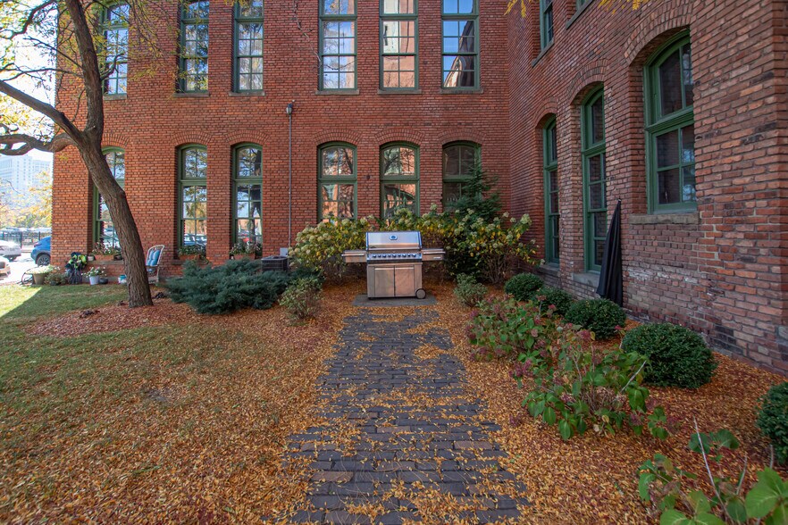 1900-2100 Superior Ave, Cleveland, OH à louer - Photo du bâtiment - Image 3 de 15