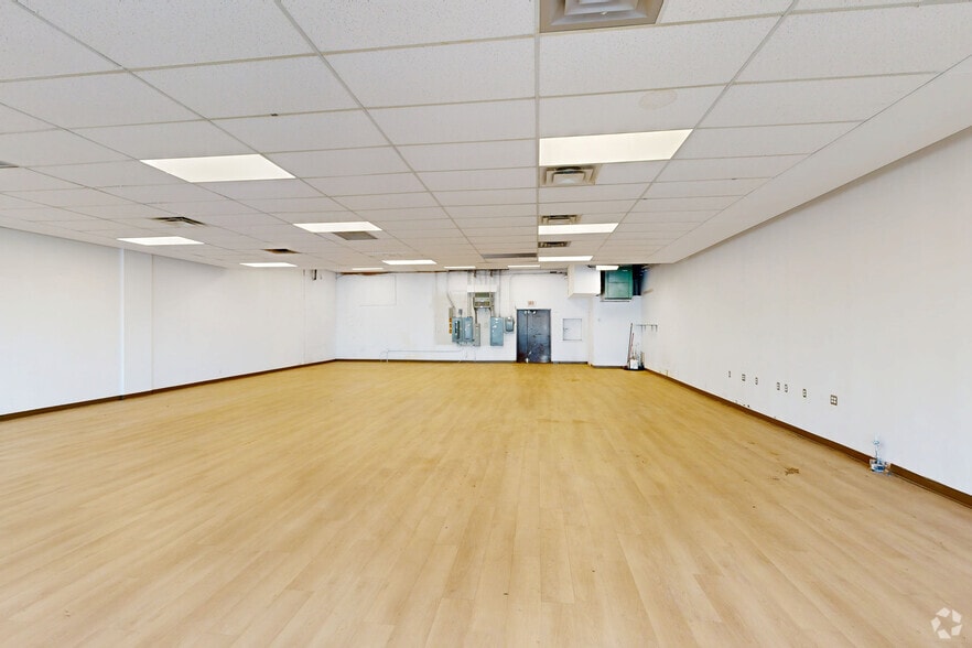 100-120 Rue du Barry, Kirkland, QC for lease - Matterport 3D Scan - Image 3 of 10
