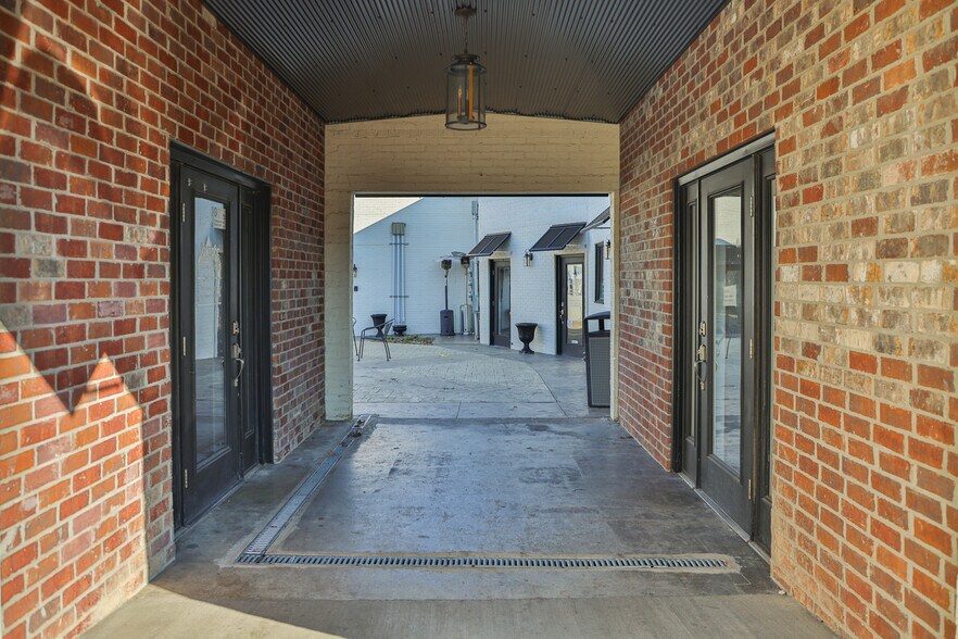 115 Neal St, Martin, TN à vendre - Photo du bâtiment - Image 2 de 40