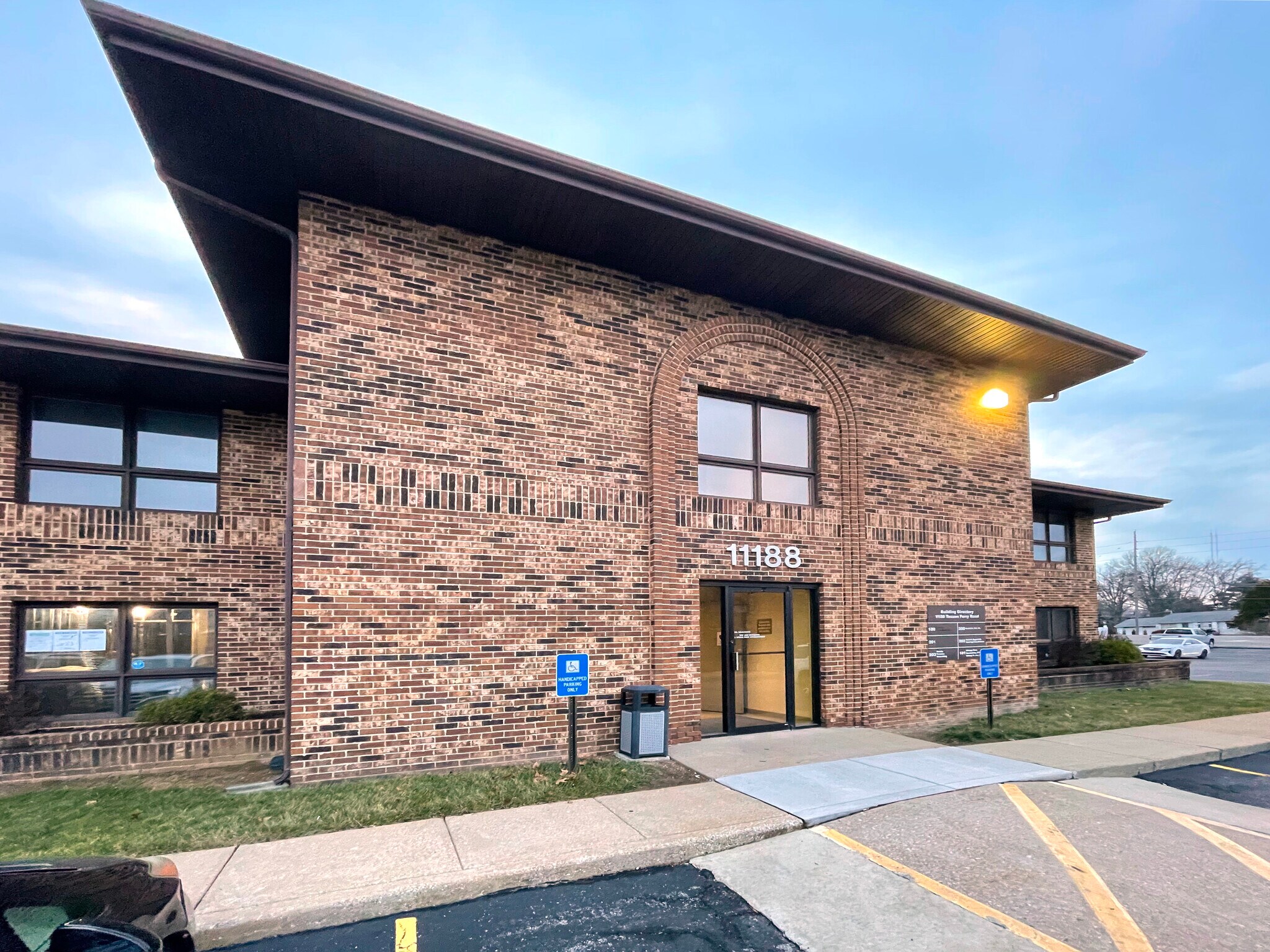 11188 Tesson Ferry Rd, Saint Louis, MO for lease Primary Photo- Image 1 of 2