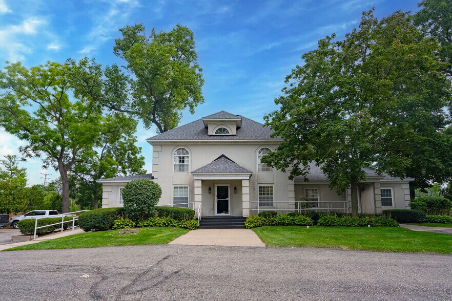 3080 Dixie Hwy, Waterford, MI for sale - Building Photo - Image 2 of 38