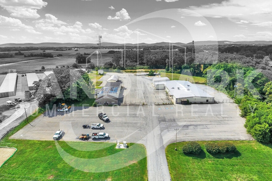 1765 W Trindle Rd portfolio of 2 properties for sale on LoopNet.ca - Primary Photo - Image 1 of 1