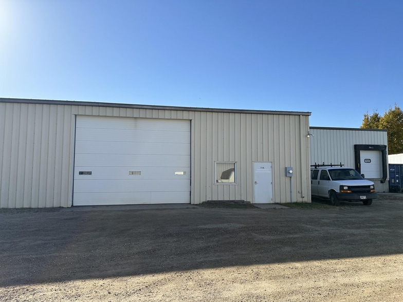 715 Commerce St, Aberdeen, SD for lease - Building Photo - Image 3 of 4
