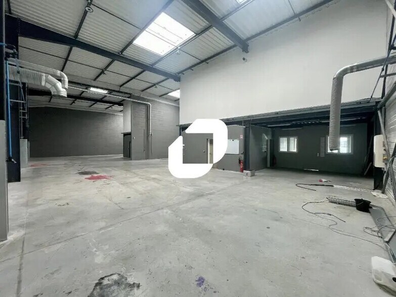 Flex dans Chassieu à louer - Photo du bâtiment - Image 3 de 20