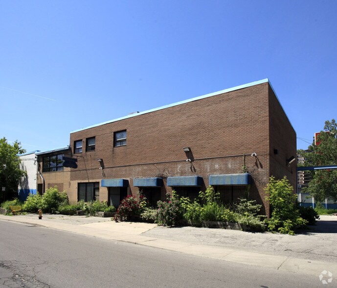 122-124 Brock Ave, Toronto, ON à vendre - Photo principale - Image 1 de 1