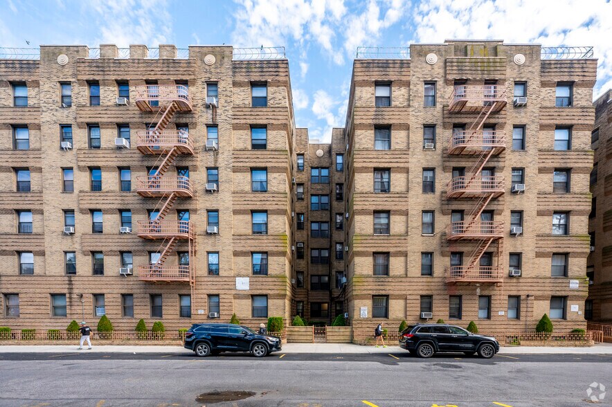 1120 Brighton Beach Ave, Brooklyn, NY à vendre - Photo du bâtiment - Image 2 de 29
