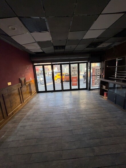 9504 37th Ave, Jackson Heights, NY for lease - Building Photo - Image 3 of 15